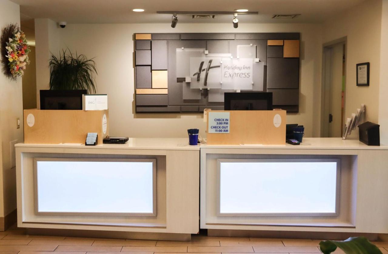 Holiday Inn Express Cedar Rapids - Collins Road By Ihg Exterior foto