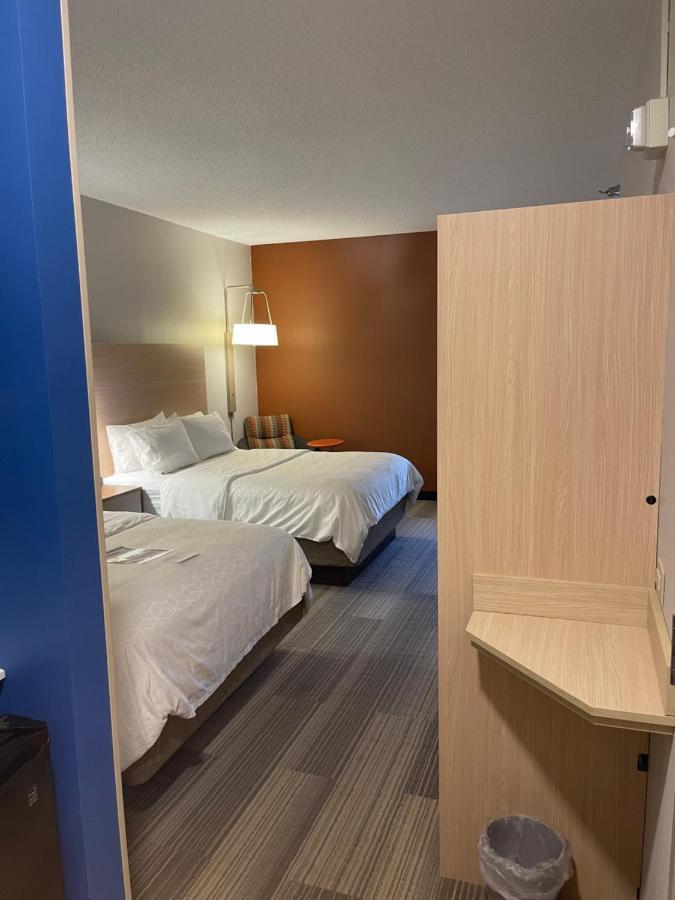 Holiday Inn Express Cedar Rapids - Collins Road By Ihg Exterior foto