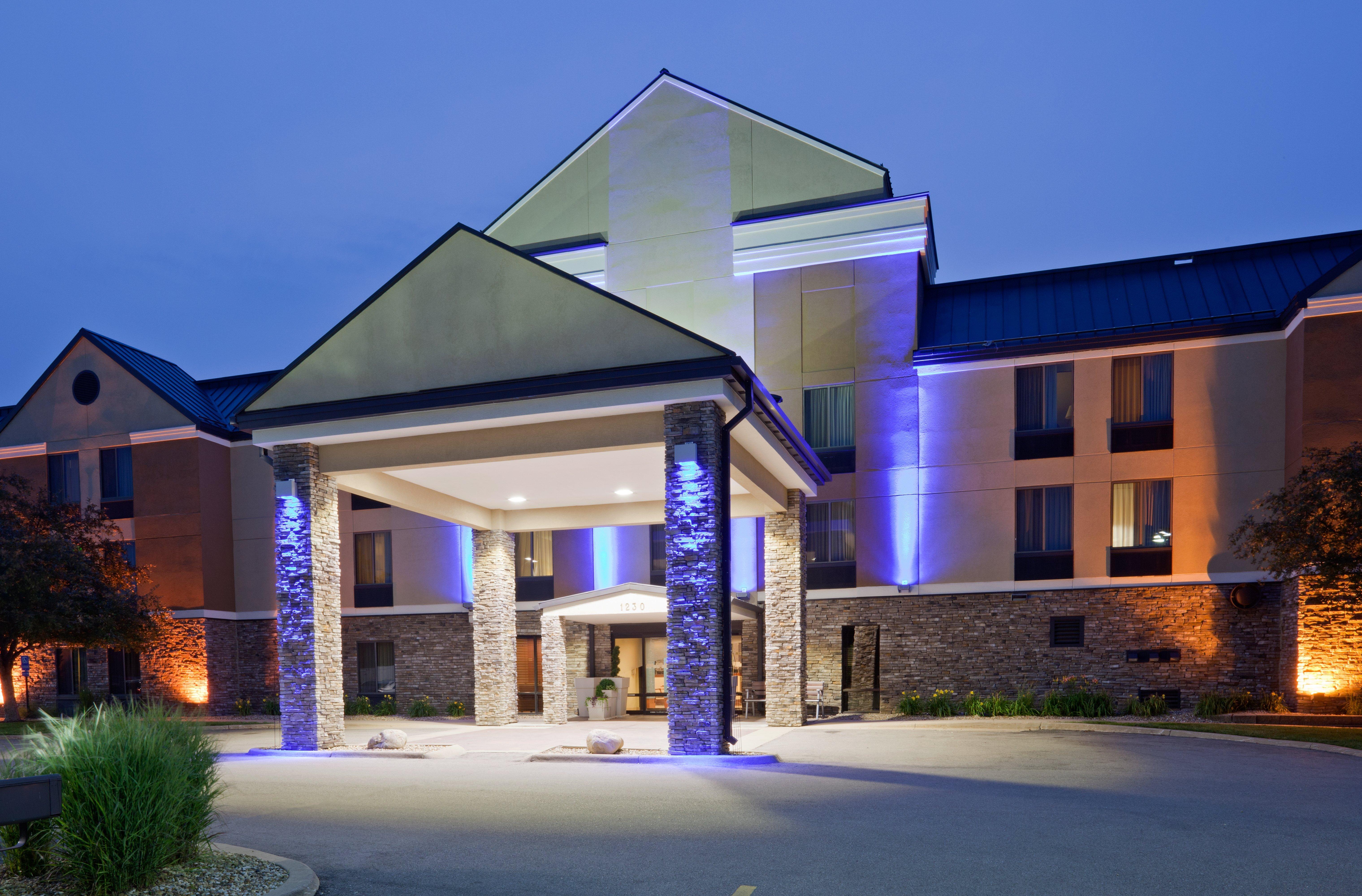 Holiday Inn Express Cedar Rapids - Collins Road By Ihg Exterior foto
